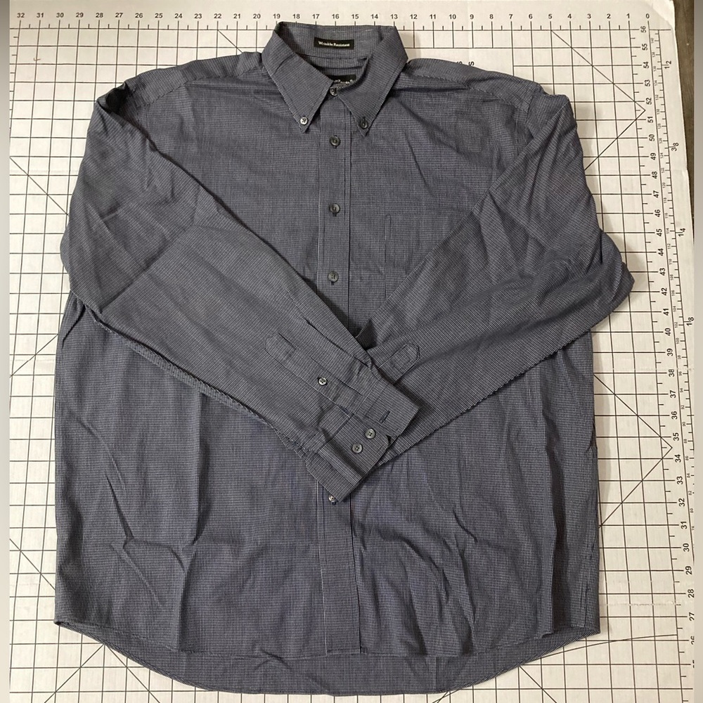 Eddie Bauer Men’s Large Wrinkle Resistant Button Down‎ Shirt